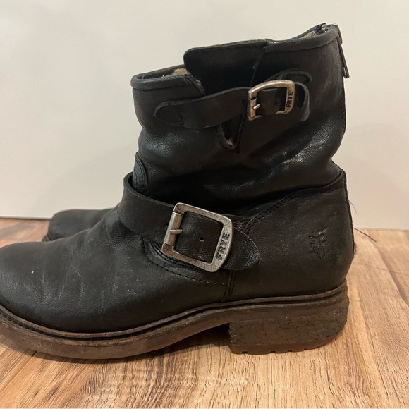 Frye Valerie 4015 Black Leather Sheepskin Motorcycle Engineer Ankle Boots - Picture 6 of 9